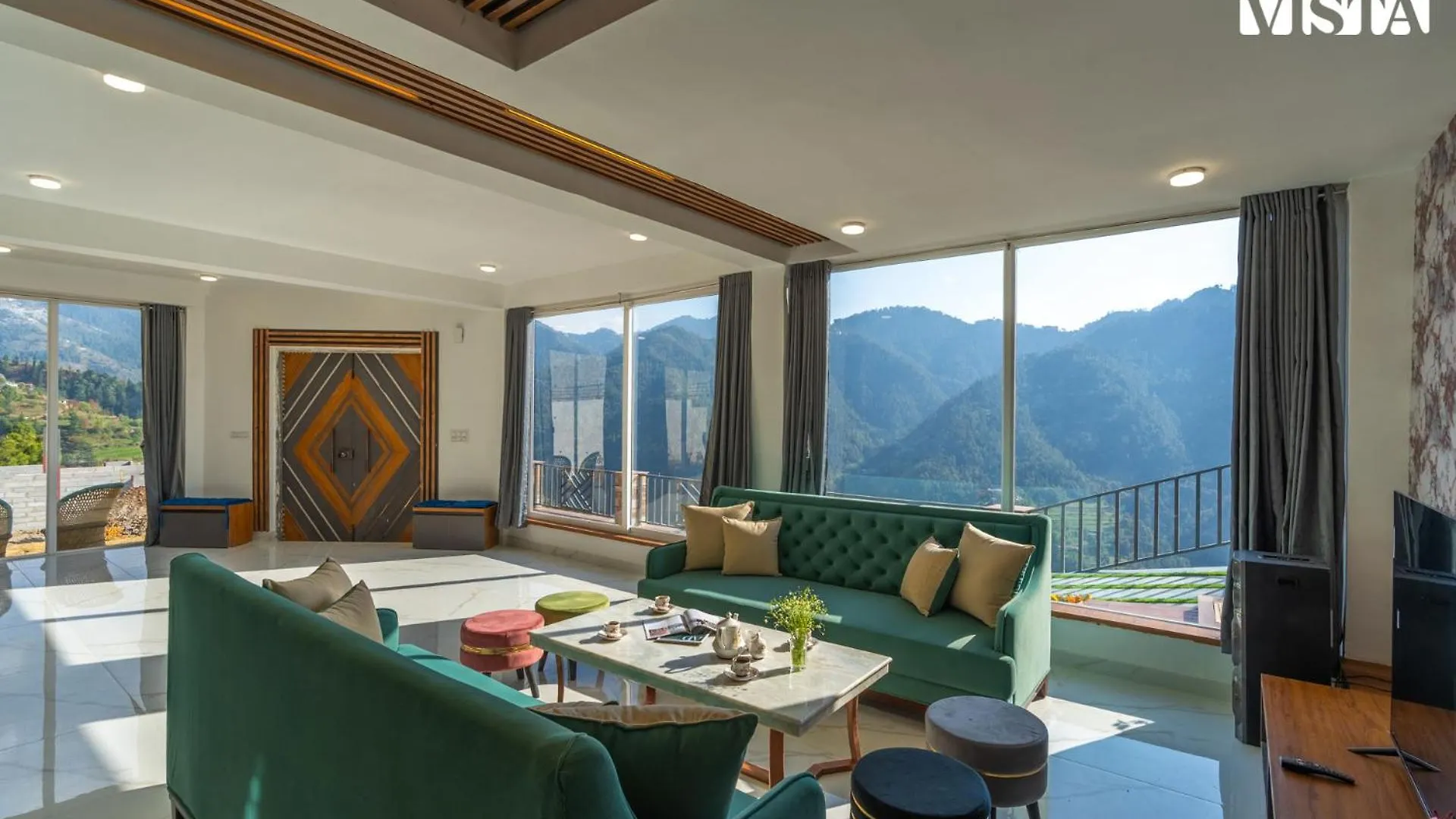 Stayvista At Orion Villa With Jacuzzi, Mountain View Shimla